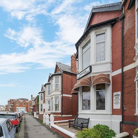 Deneside Guest House Blackpool Bagian luar foto