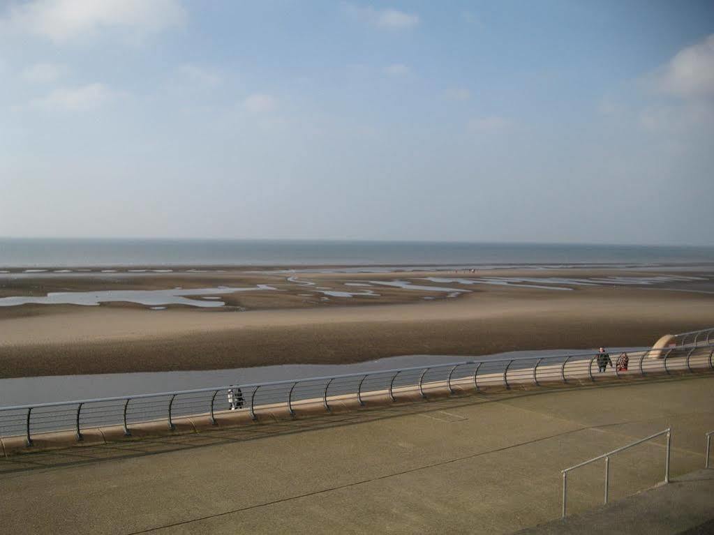 Deneside Guest House Blackpool Bagian luar foto